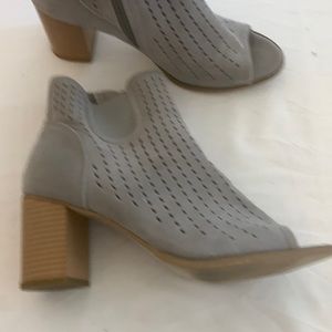 JC Bootie gray size 9